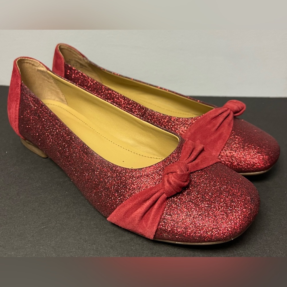 hotter- Limited Edition, Red/Sparkle Size:6-1/2, Pre-Owned,‎ great condition